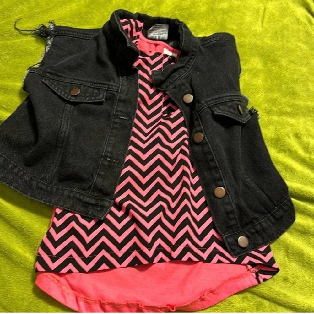 9 Piece Youth Girl Summer Bundle 3 Shorts, 4 tanks, 1 tee 1 Vest Disney, UA 7/8 - Picture 6 of 11